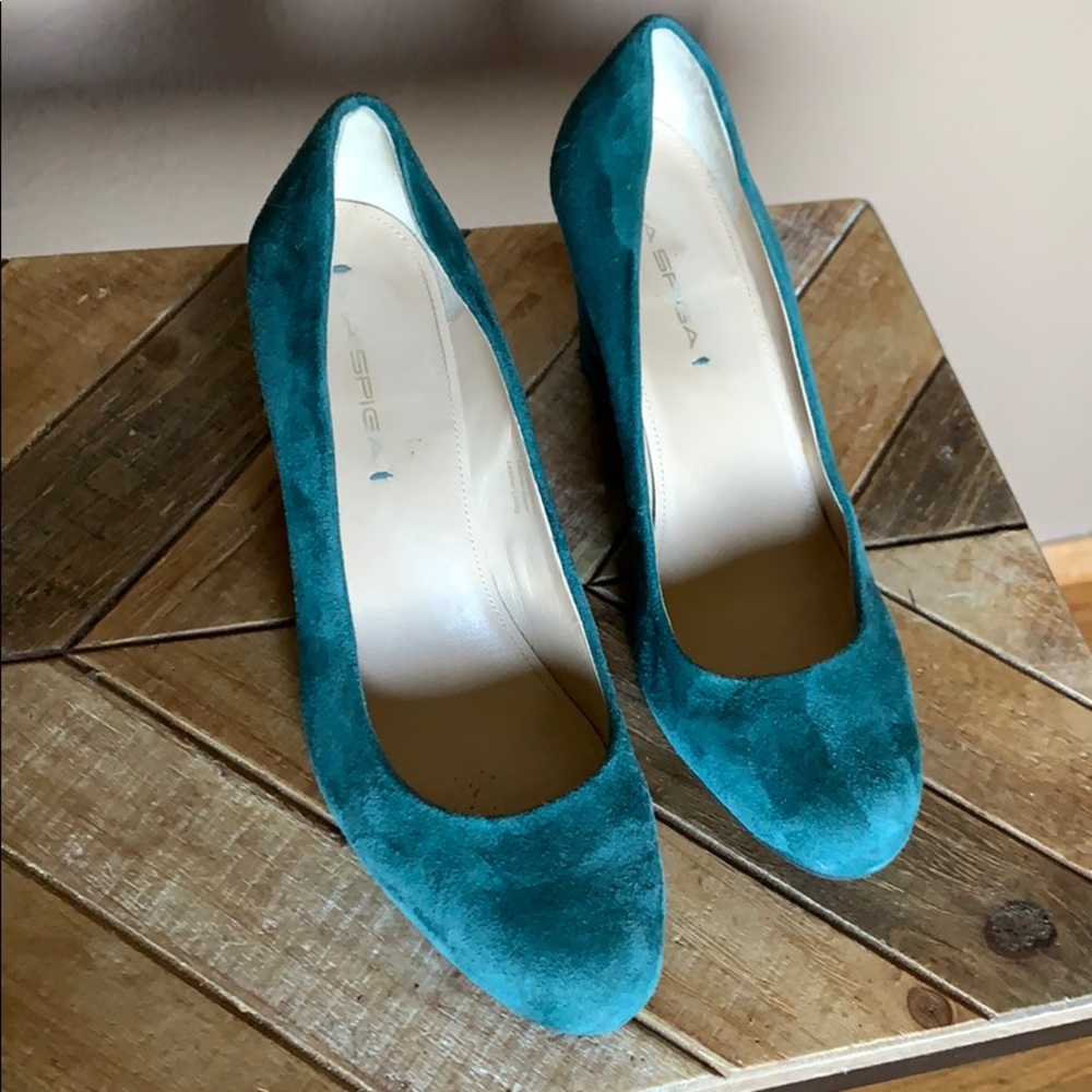 Via spiga suede platform pumps
